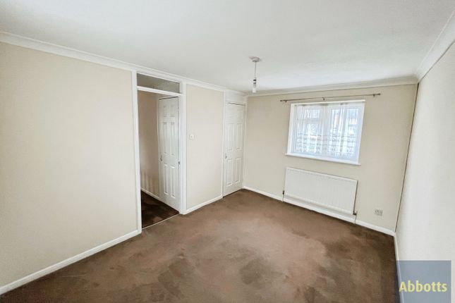 100, Basildon photo 5