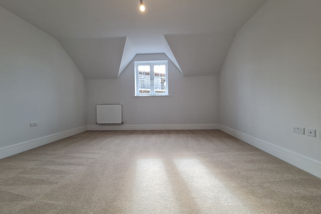 Town house to rent in Maine Street, Greenpark Village, Reading, Berkshire