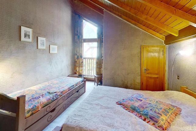Duplex for sale in Chamonix-Mont-Blanc, Les Pècles, 74400, France