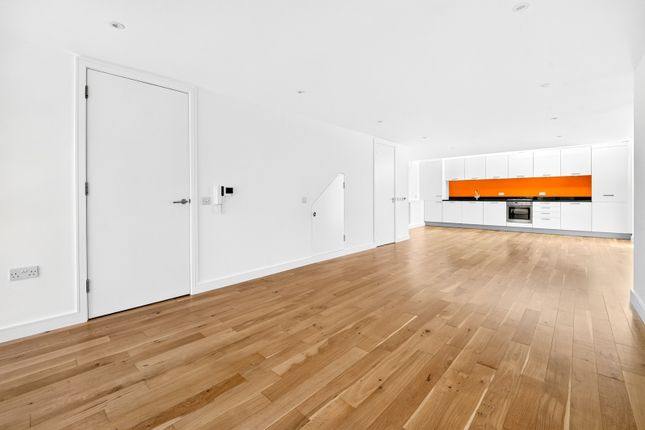 7 Ovanna Mews,, Buckingham Road, London photo 2