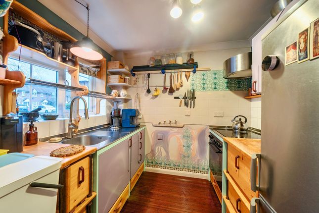 22 Eagle Drive, London photo 4
