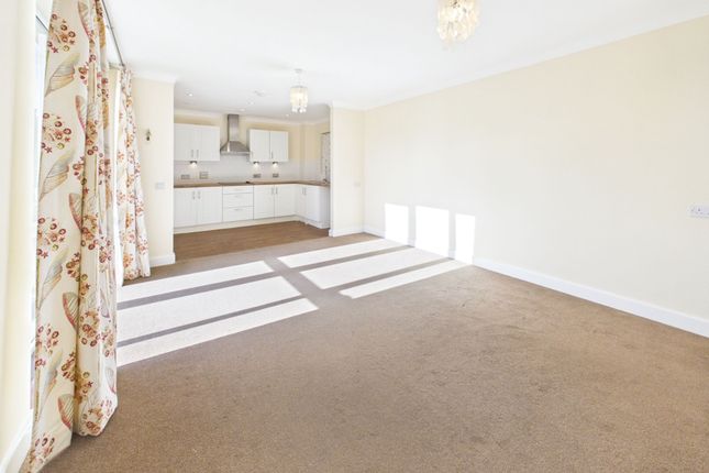 17 The Paddocks, Milton-under-Wychwood photo 2