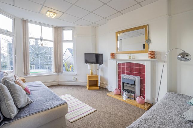 Thumbnail Flat to rent in Oakfield Street, Roath, Cardiff