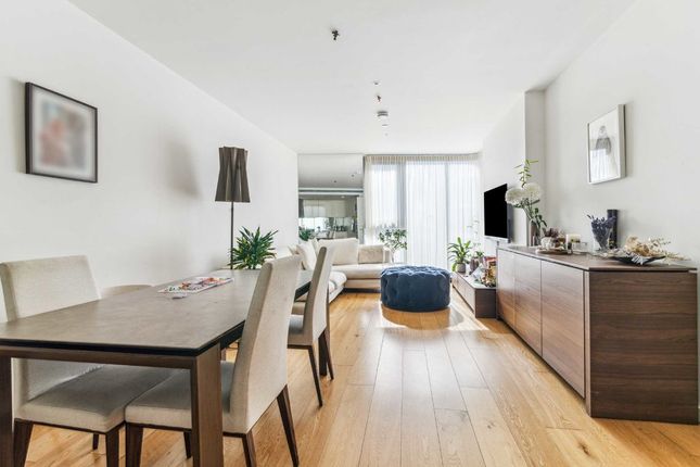 Flat for sale in Eastfields Avenue, London