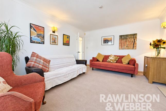 60, High Street, West Molesey photo 3