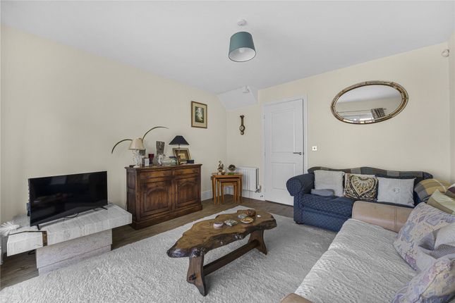 34, Jopling Road, Woking photo 3