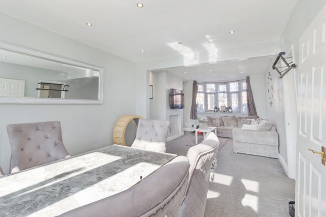 116, Harrowgate Drive, Leicester photo 3