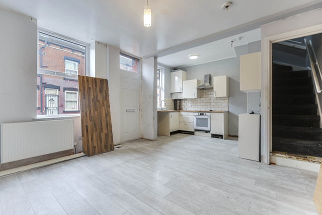 10, Claremont Place, West Yorkshire photo 2