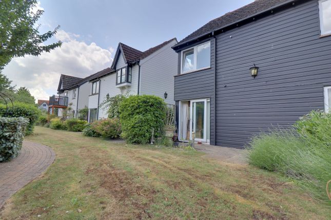 7, Orchard Lea, High Wych Road, Sawbridgeworth photo 2