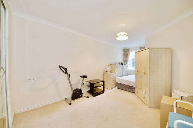Flat for sale in 205 Winchmore Hill Road, London