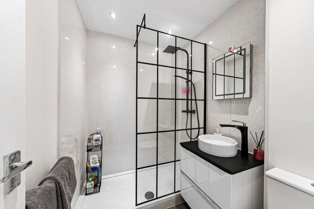 9 Malcolm Court, Bathgate photo 4