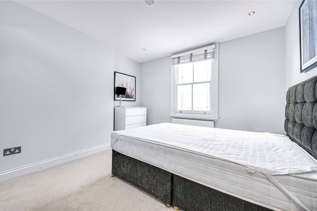 Flat for sale in Parsons Green Lane, Fulham, London