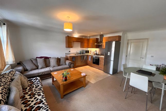 Flat to rent in Clements Mead, Leatherhead, Surrey