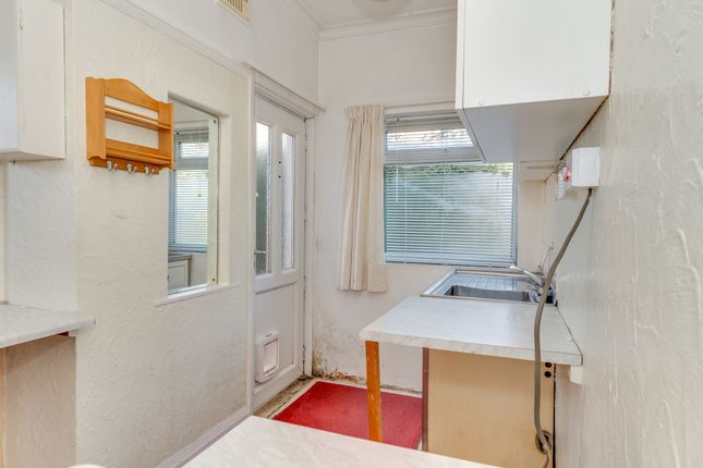 71 Hutcliffe Wood Road, Sheffield photo 2