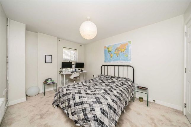 13, Isaac Way, London photo 4