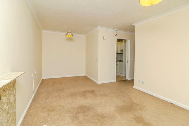 39, Laburnum Court (Leighton Buzzard), Leighton Buzzard photo 2