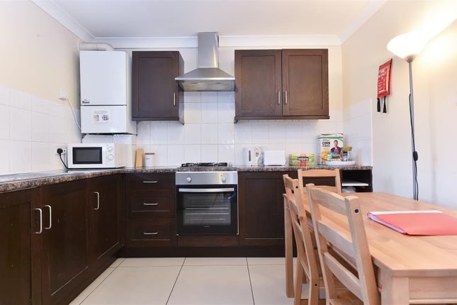 Flat 39, Everard House, Boyd Street, London photo 4