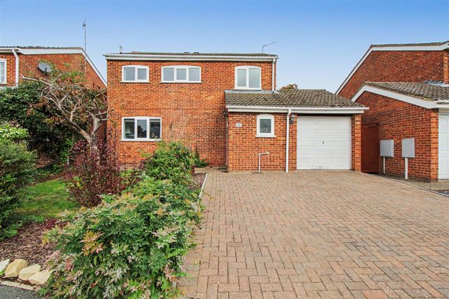 3-bed detached on Mallows Drive, Raunds, £270,000