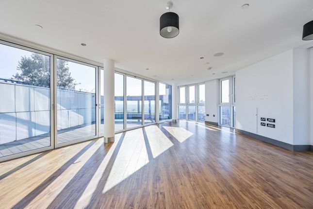 Thumbnail Flat for sale in Altitude Point, Alie Street, Aldgate, London