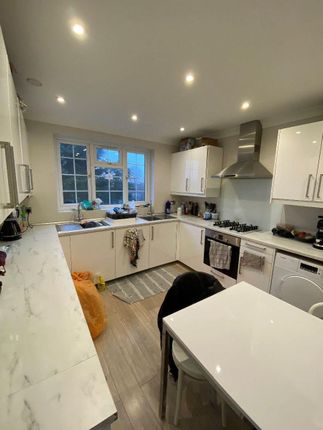 Flat to rent in Great North Way, Hendon