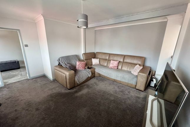 3, Beachmont Close, New Romney photo 2