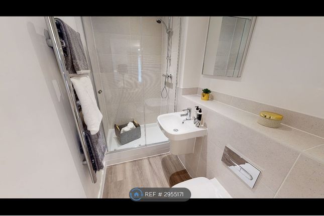 Ashurst Court, Bartley Square Station Road, Hook photo 3
