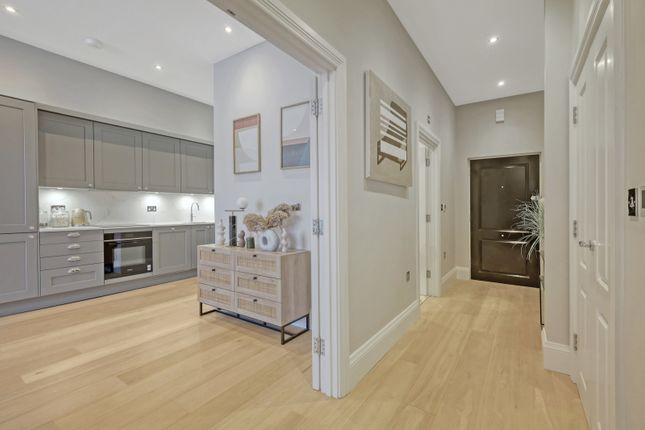 4 The Grand Apartments, Leigh-On-Sea photo 4