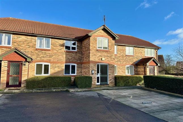 Thumbnail Flat for sale in Earlsfield Drive, Chelmsford