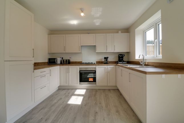 45 Thomas Cooper Drive, Gainsborough photo 4