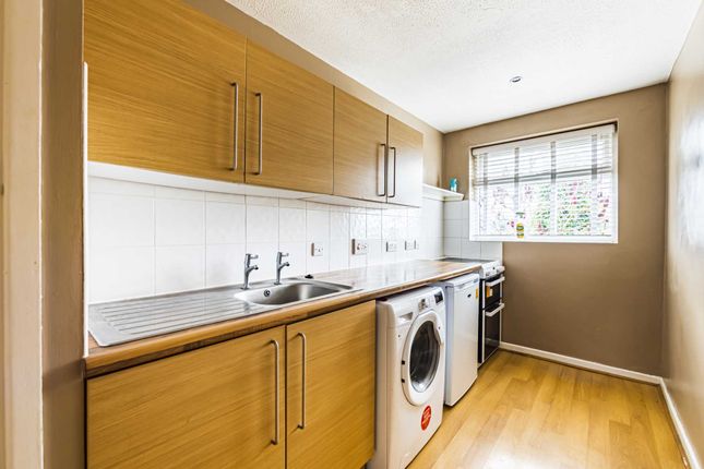 10, Montgomerie Close, Berkhamsted photo 2