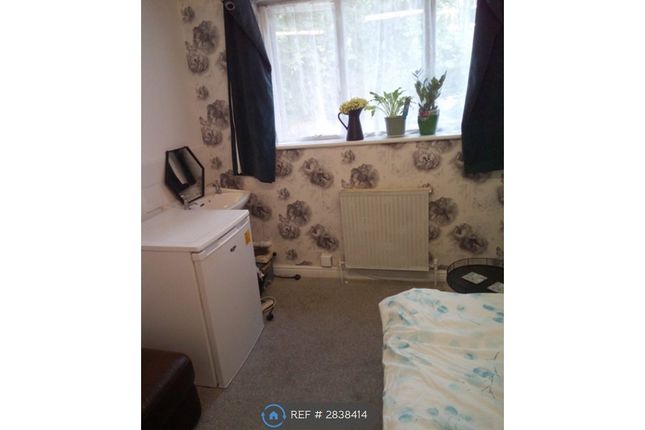 Flat, West Park House West Park St, Dewsbury photo 3