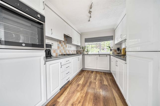 38 Shenley Park, Bletchenden Road, Ashford photo 3