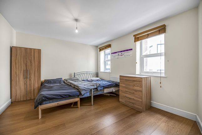 Flat 4, 8-12, Hessel Street, London photo 2