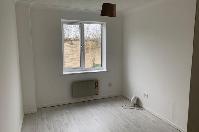Thumbnail Flat to rent in Goodmayes Avenue, Ilford