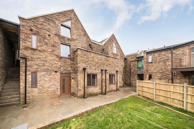 3-bed flat on Flat 8 Century House, 24A, Russell Road, Mitcham, £500,000