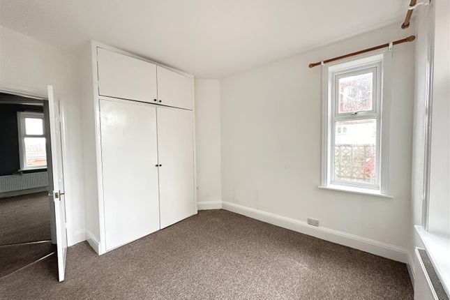 Flat to rent in Welbeck Court, Kingsway, Hove