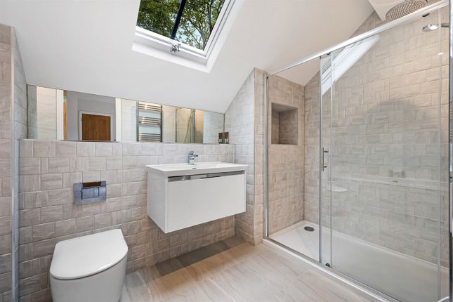 Master Bedroom En-Suite