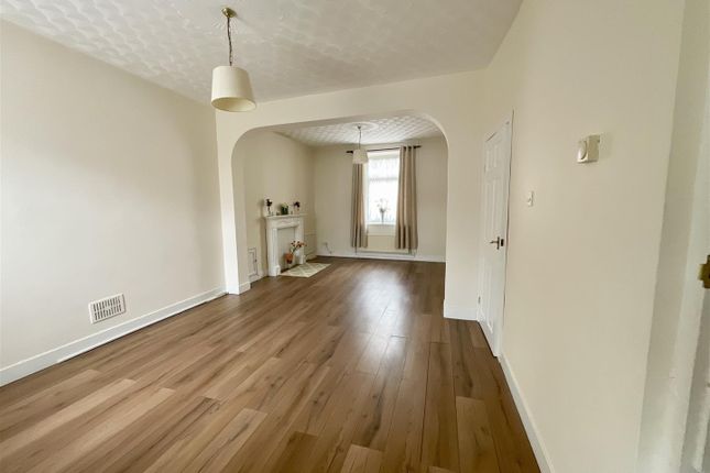 17, Gilbert Crescent, Llanelli photo 3