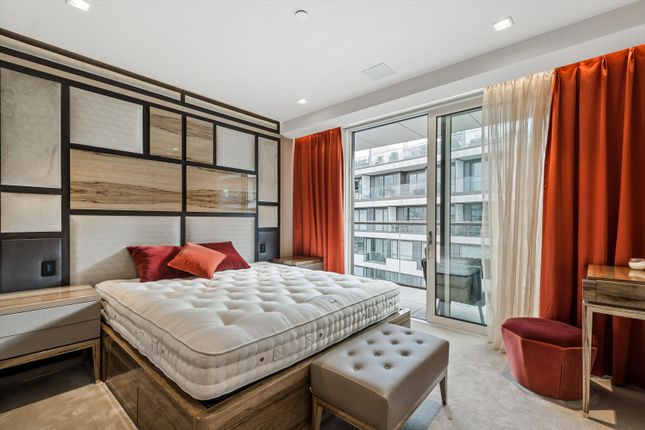 Flat for sale in Balmoral House, Earls Way, Southwark, London