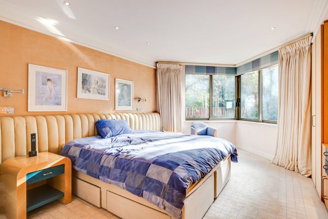Flat for sale in Templewood Avenue, Hampstead, London