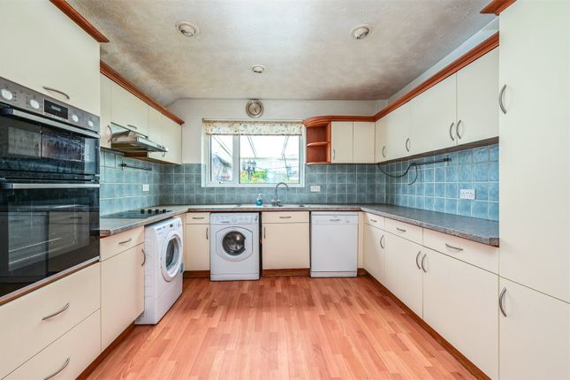18, Jubilee Road, Camberley photo 2