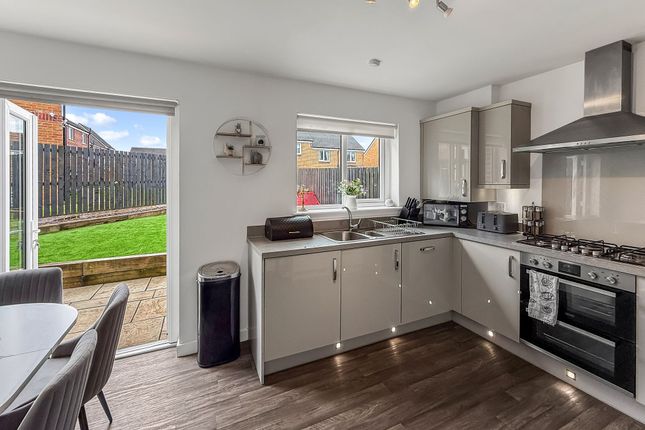22 Vaderland Grove, Larkhall photo 3