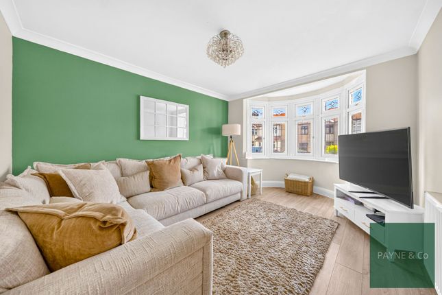 48 Southdown Road, Hornchurch photo 3