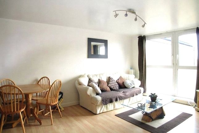 G18JK082809,, Meadow Hill, New Malden photo 4