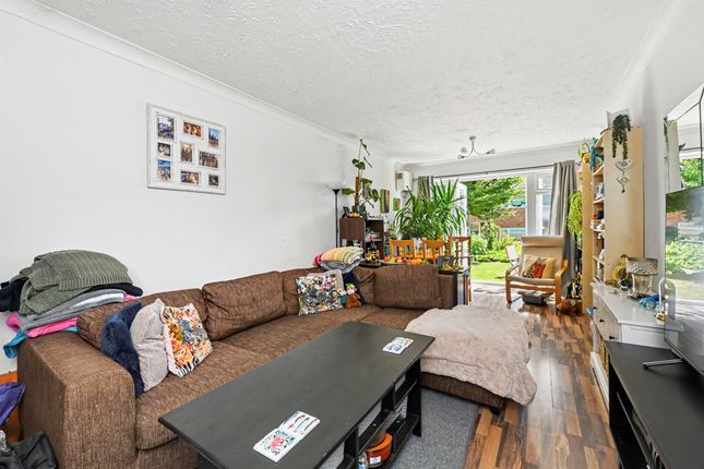 91, Chiltern Park Avenue, Berkhamsted photo 2