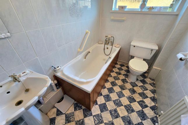 11, Firs Avenue, Great Yarmouth photo 4