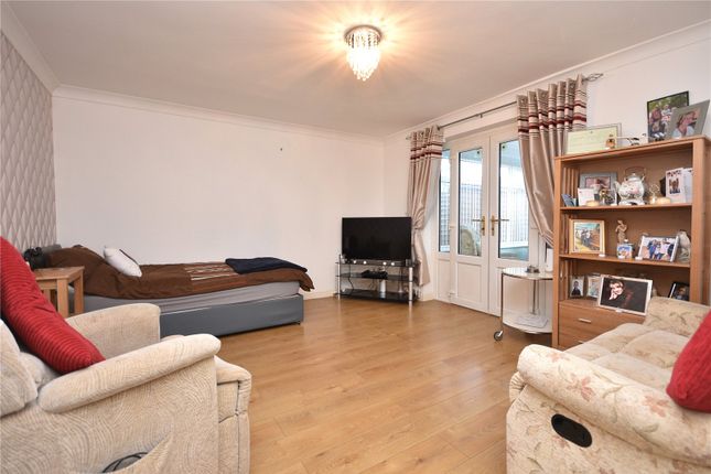 3, Baildon Close, Leeds photo 2