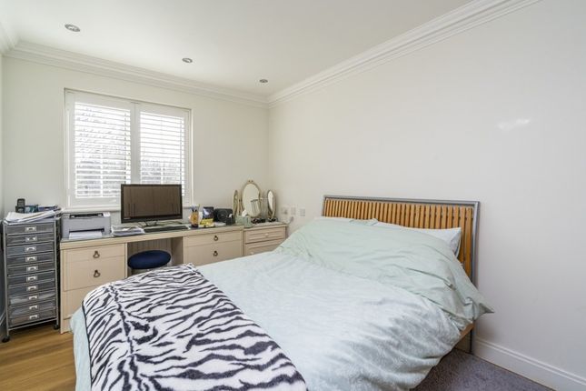 Flat for sale in Eastcote Road, Pinner