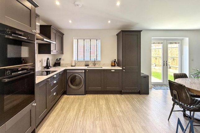 31, Lovett Close, Hugglescote photo 3