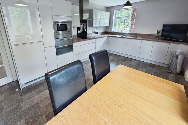28, Nab Wood Grove, Shipley photo 3
